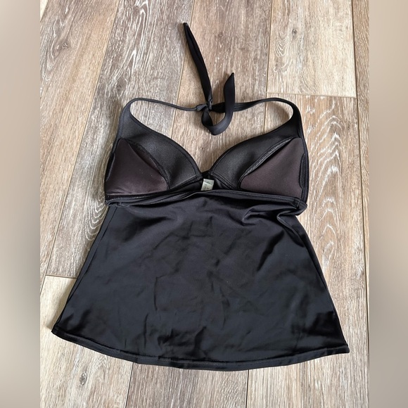 🏖️ Victoria’s Secret  halter swim top. Great condition. - Picture 2 of 5